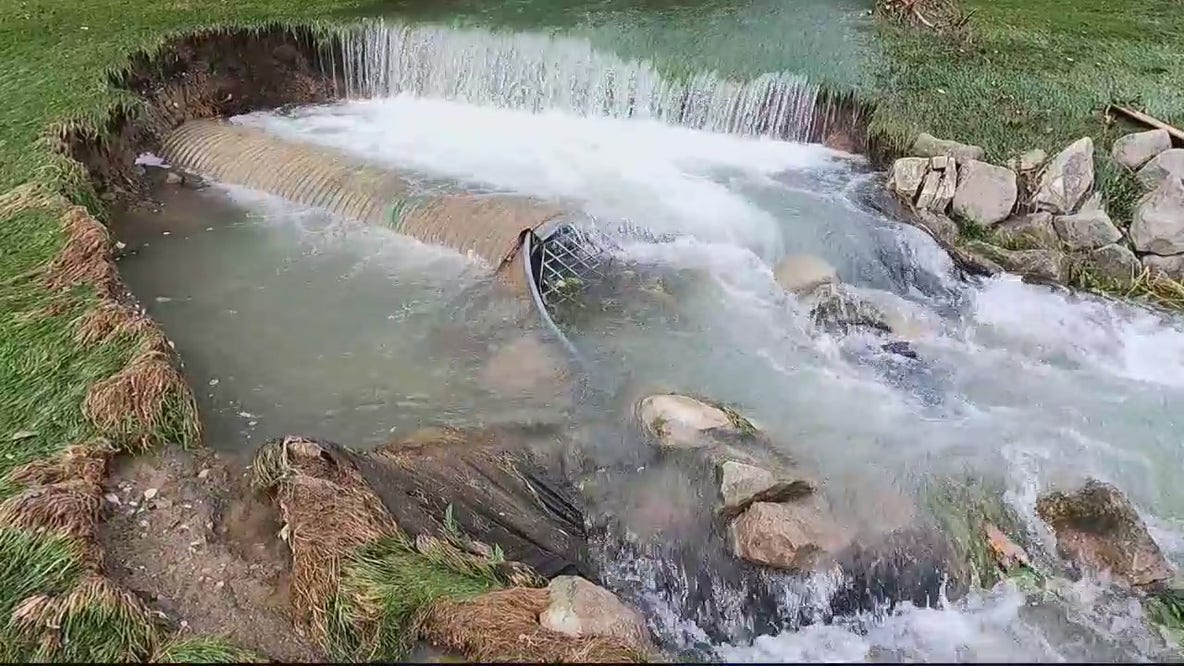 Large water main break in Farmington Hills impacts Oakland County